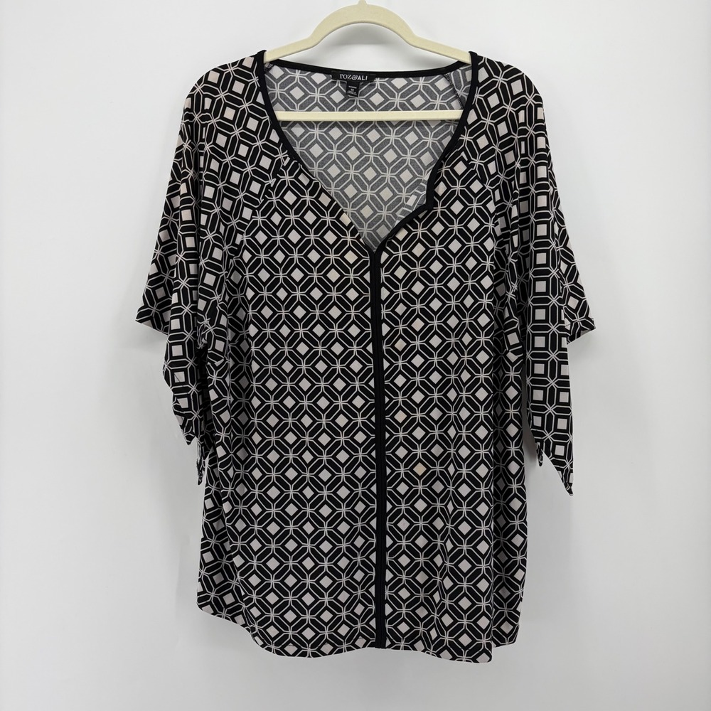 Roz & Ali Womens 1X Black White Blouse Geometric V-Neck Short Dolman Sleeve Top